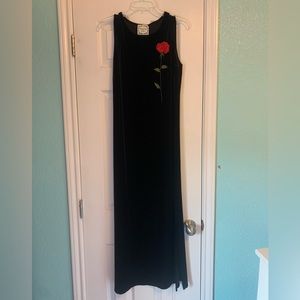 Velour Straight Black Dress With Rose
